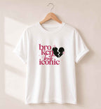 Camiseta "broken but iconic"