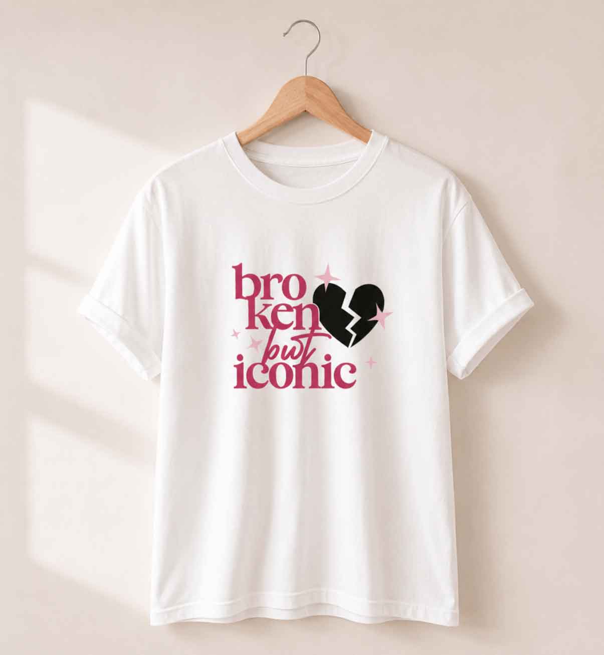 Camiseta "broken but iconic"