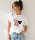 Camiseta "broken but iconic"