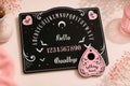 Tablero Ouija rosa “Broken but Iconic